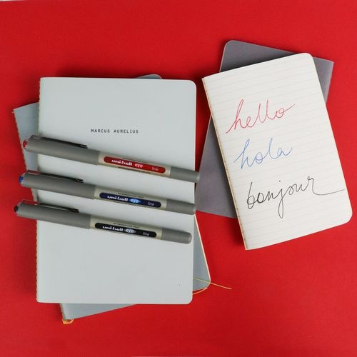Roller encre liquide EYE Uni-ball pointe métal pointe moyenne 0.7 mm - rouge - Image 3